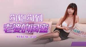 人妻出轨跪着舔！老公电话催回家…胯下含住巨根狂顶 骚穴喷水还要乖～